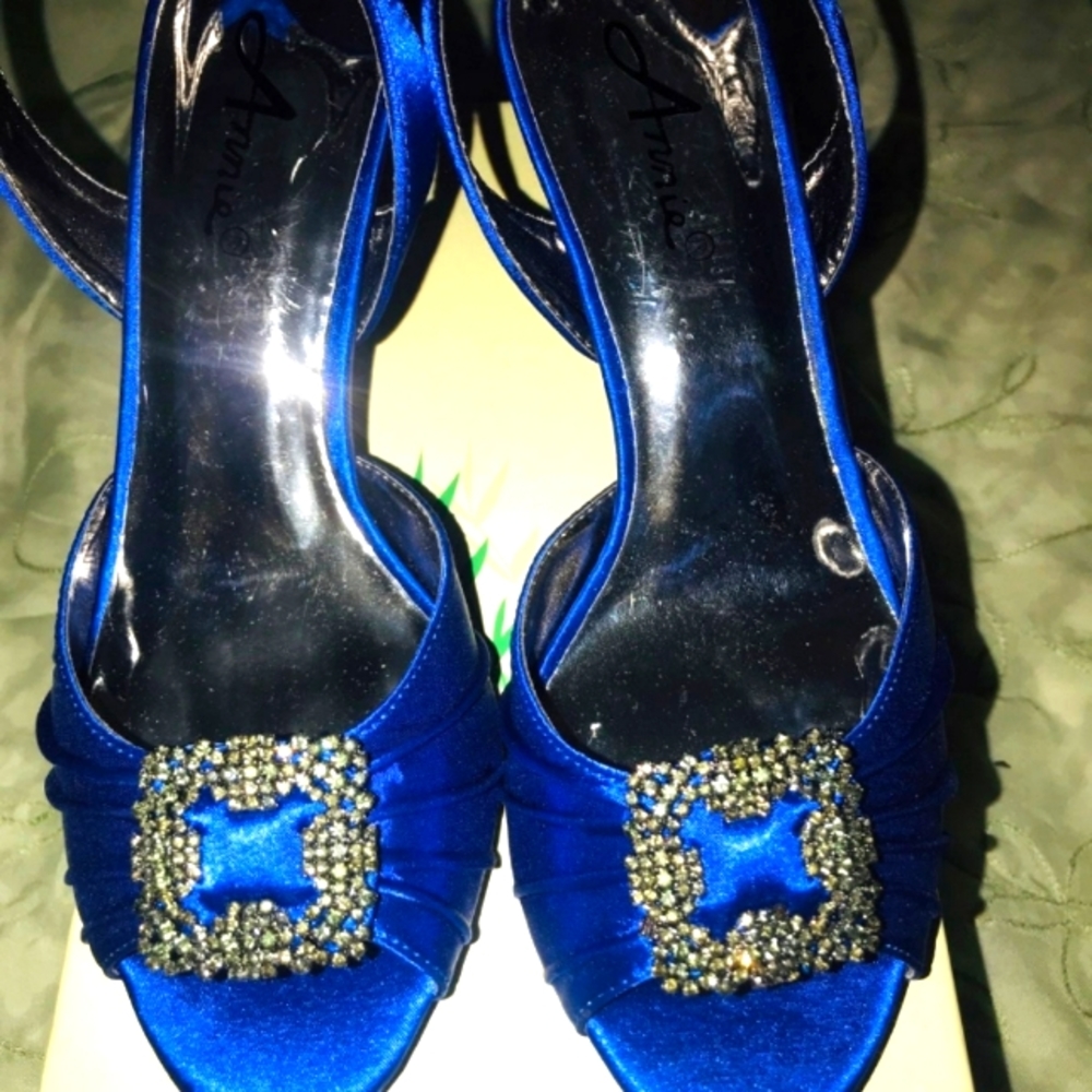 Blue Annie heels size 7